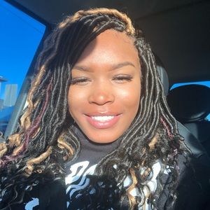 Meet your Posher, Ayana